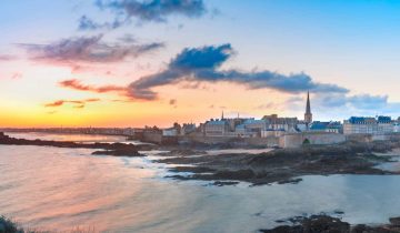 panoramic-view-walled-city-saintmalo-with-st-vincent-cathedral-sunrise-high-tide-saintmaol